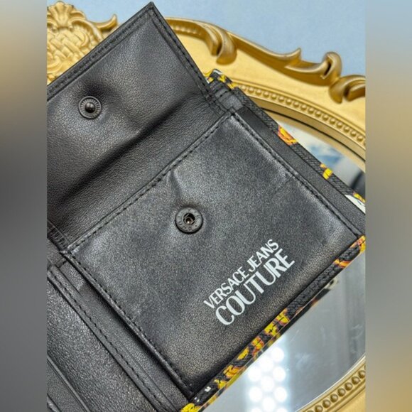 🆕 VERSACE JEANS COUTURE 🧿 NWOT Logo Couture Garland Wallet, Black & Yellow - Picture 13 of 13